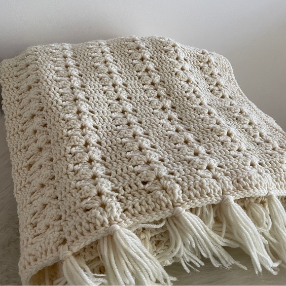Vintage Cozy Cream Knitted handmade Throw Blanket - Picture 1 of 5